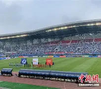 九游体育-赛地聚焦：中超集结日热度飙升，上海海港防线松动，质疑声仍在，赛季目标并未改变的简单介绍