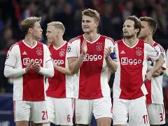 九游体育-阿贾克斯训练开放日；转会期复出首秀引欢呼；荷甲在即；年轻球员得到机会(阿贾克斯荷甲积分榜)